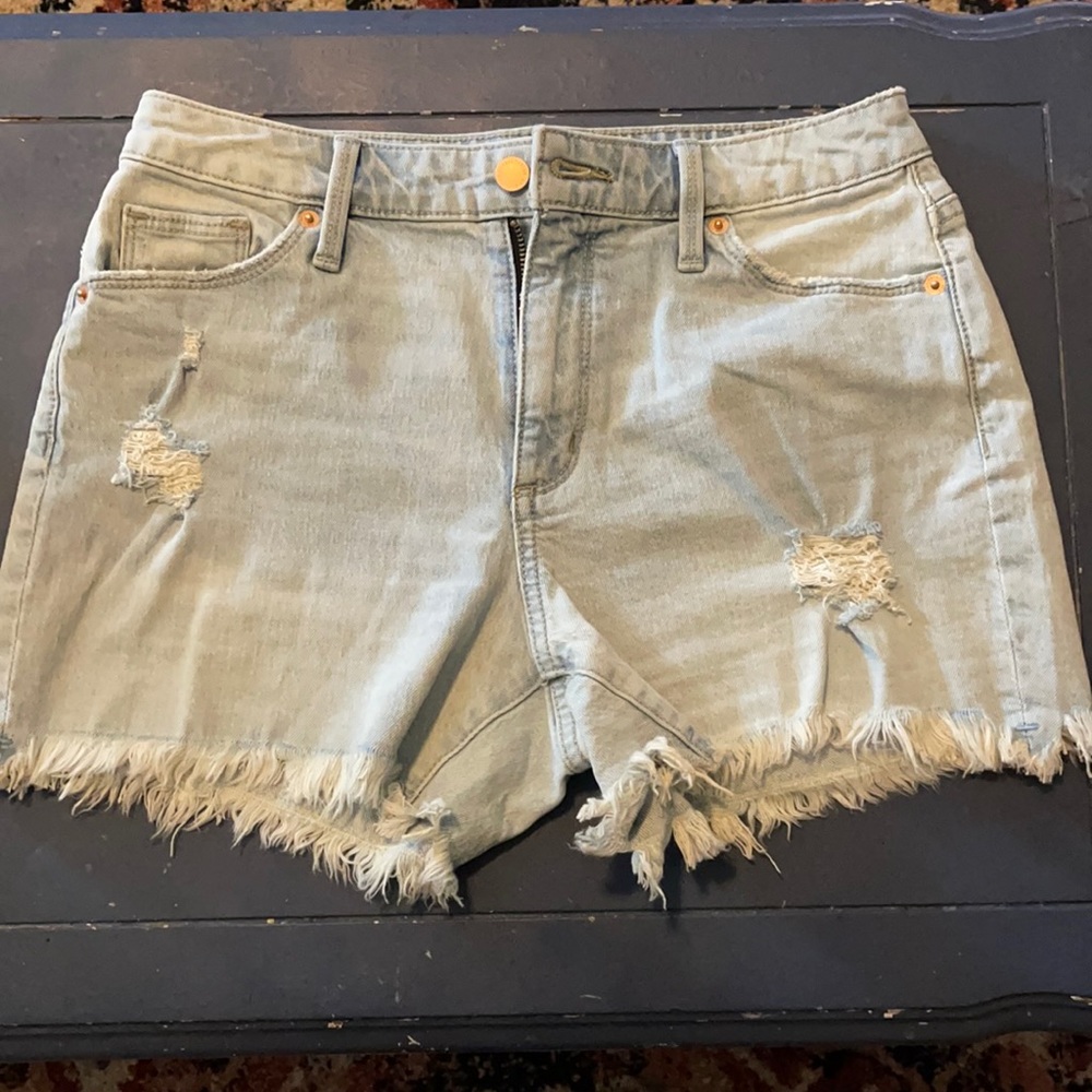 Frayed jean shorts